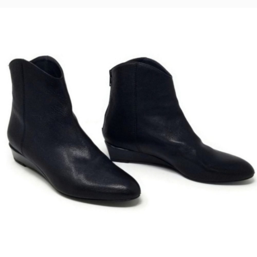 Stuart Weitzman Numodest Low Wedge Textured Leather Ankle Boot Black 7.5